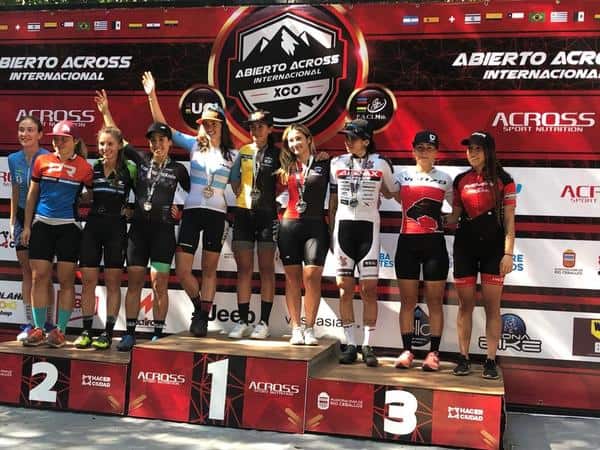 Pódio elite feminina Abierto Across (Divulgação)