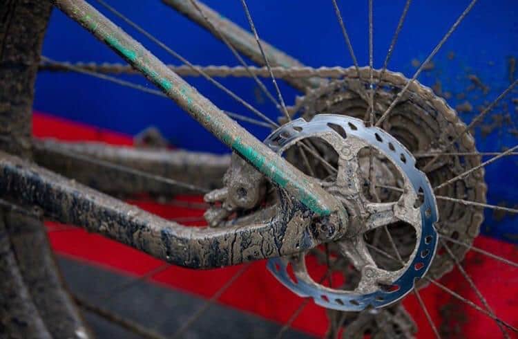 Como Avancini e sua bike ficaram ao final da prova com chuva em Albstadt Copa do Mundo de XC 2019 (7)