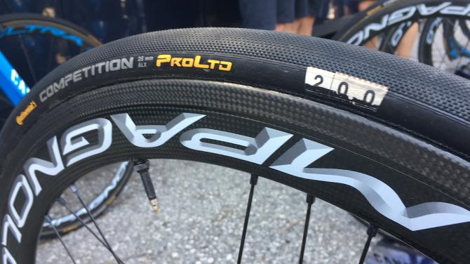 A Canyon Ultimate CF SLX de Richard Carapaz - Campeão do Giro d'Italia 2019 (14)