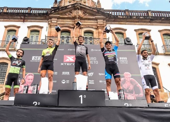 Pódio masculino do MTB Cup Pro.jpg