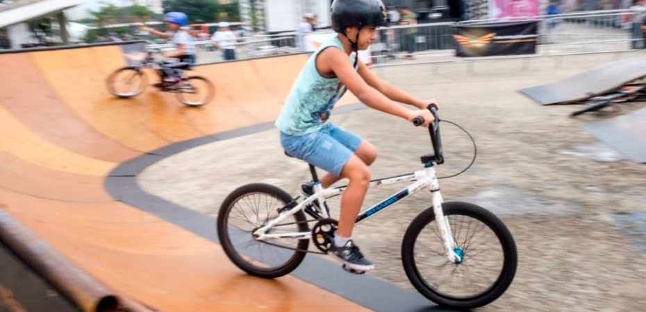 menino-na-pista-do-shimano-fest