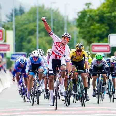 van-der-poel-vence-a-1-etapa-da-arctic-race-2019