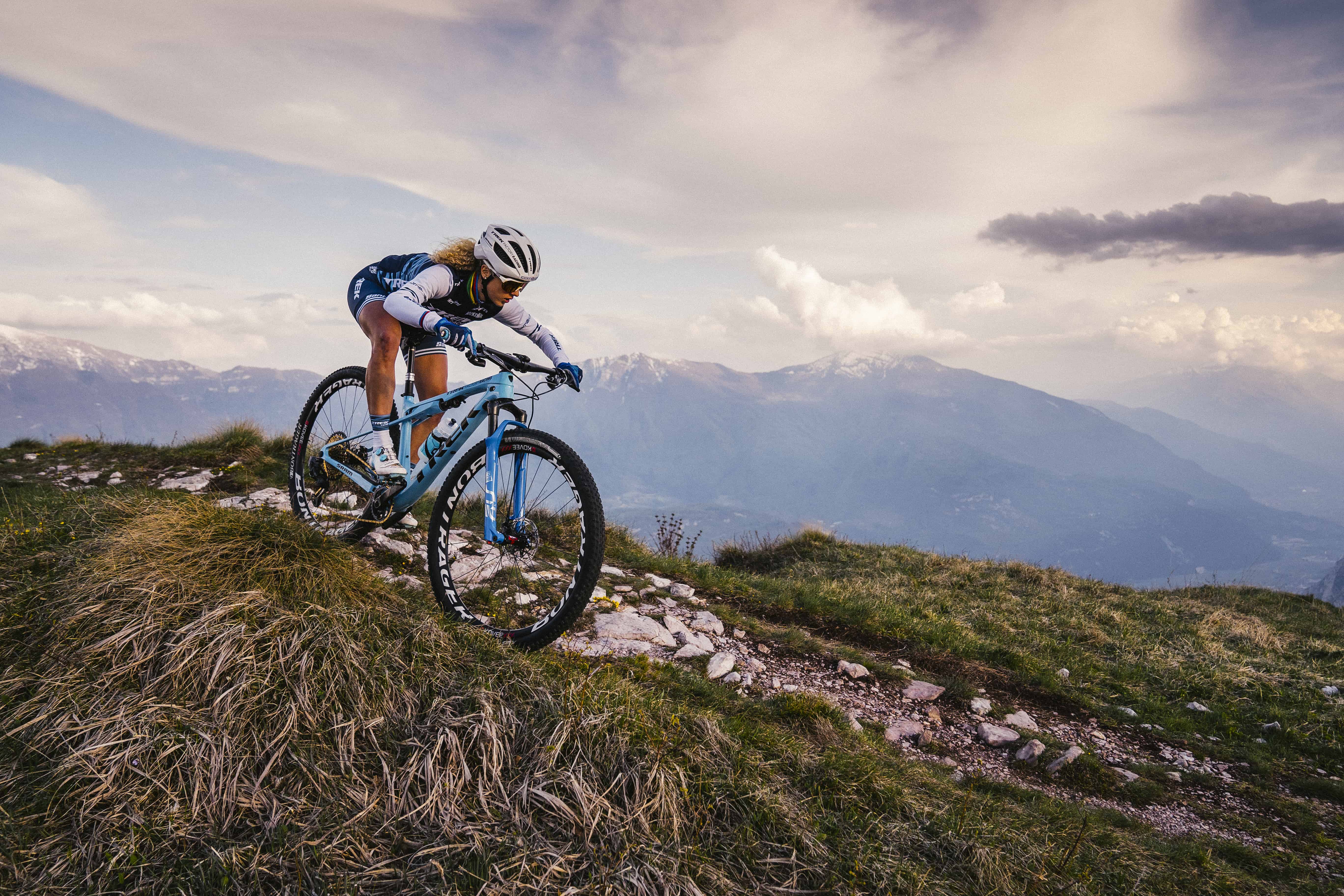 nova-trek-supercaliber-uma-bicicleta-para-corridas-de-cross-country-em-uma-categoria-propria (2).jpg