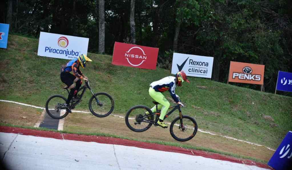 Desafio de Downhill 4X