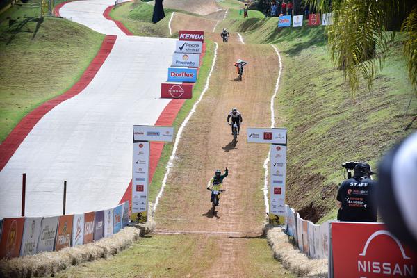 Desafio de Downhill 4X